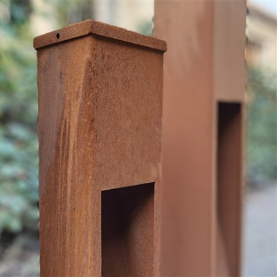 Customized Corten Steel Rust Koulè Bollard Limyè Pou Jaden
